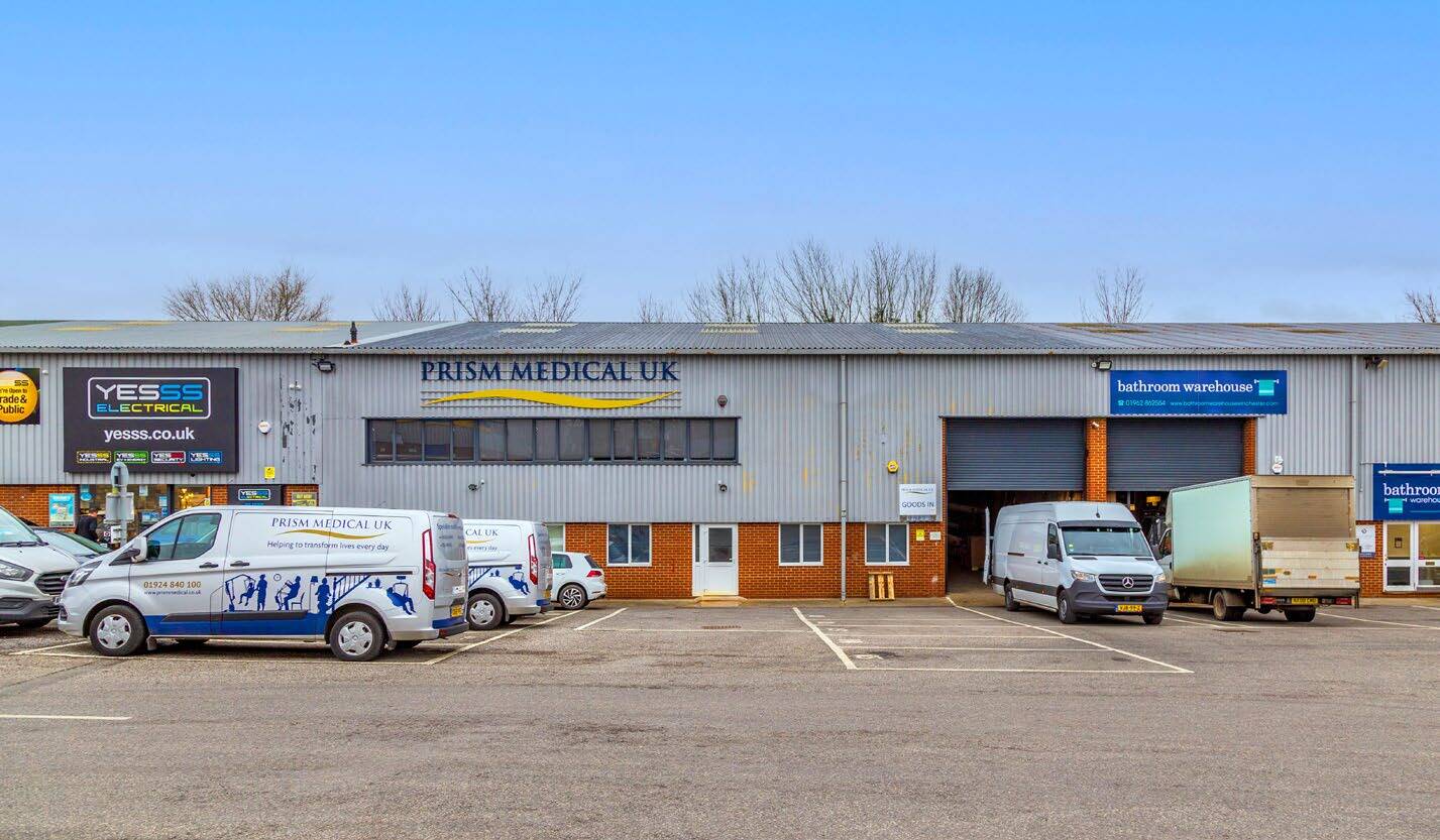 Moorside Rd, Winchester to rent Building Photo- Image 1 of 8