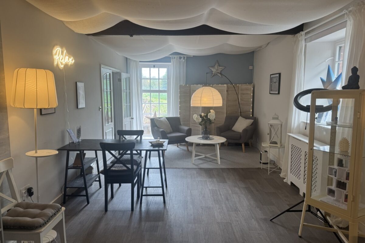 South Farm Rd, Budleigh Salterton to rent Interior Photo- Image 1 of 4