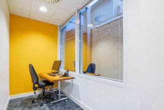 77 Mansell St, London to rent Interior Photo- Image 2 of 13