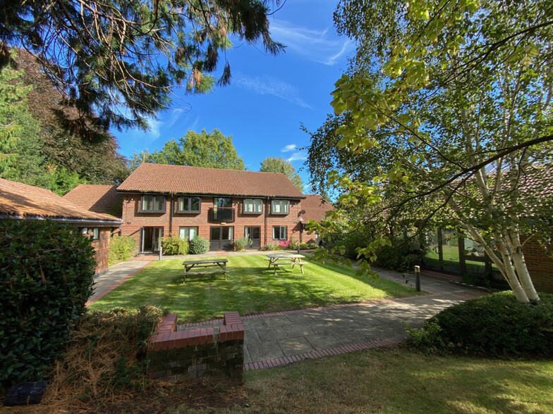 3 Bassett Av, Southampton to rent - Building Photo - Image 1 of 8