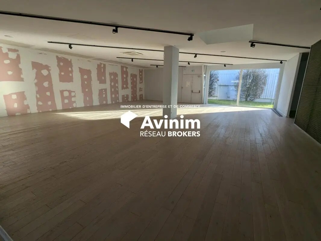 Retail in Vendenheim to rent Interior Photo- Image 1 of 8