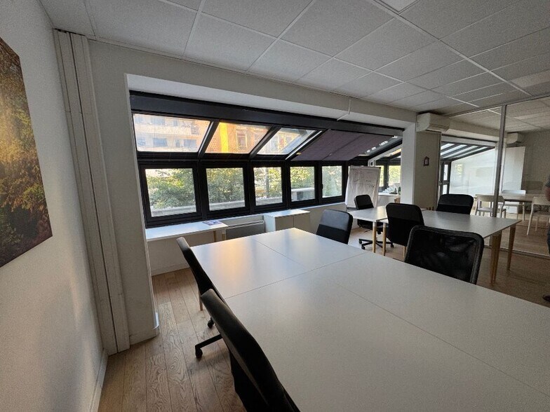 31 Cours Emile Zola, Villeurbanne to rent - Interior Photo - Image 2 of 11
