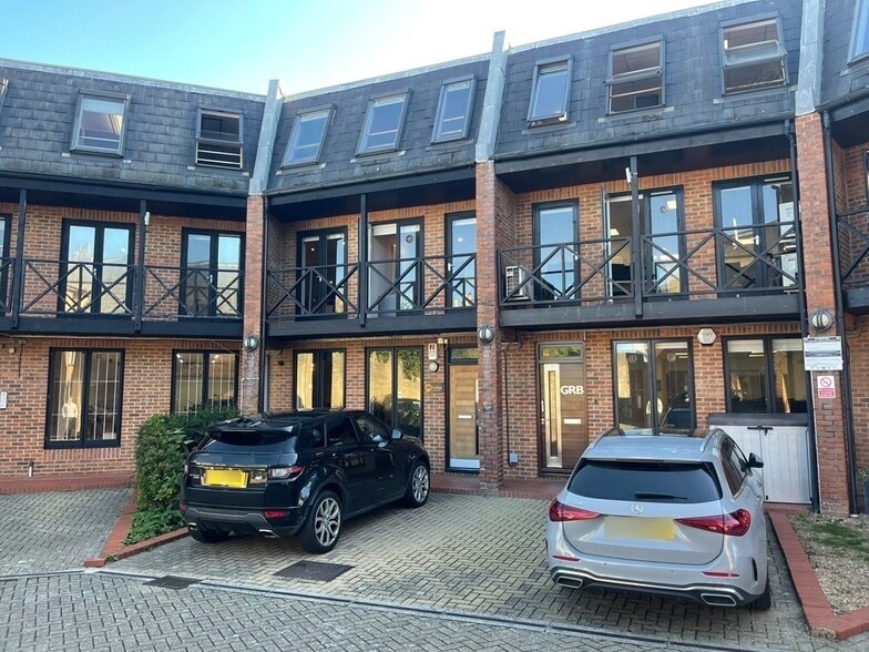 3 Clifton Mews, Brighton to rent - Building Photo - Image 1 of 27
