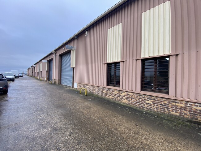 Location Entrepôt 140 m² à 350 m²