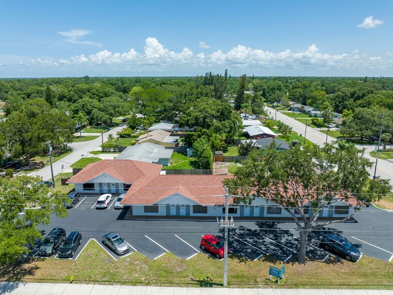 4109 Bee Ridge Rd, Sarasota, FL for rent - Primary Photo - Image 1 of 1