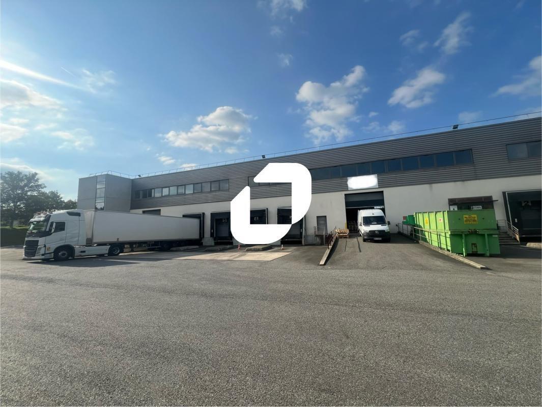 Industrial in Lieusaint to rent Building Photo- Image 1 of 12