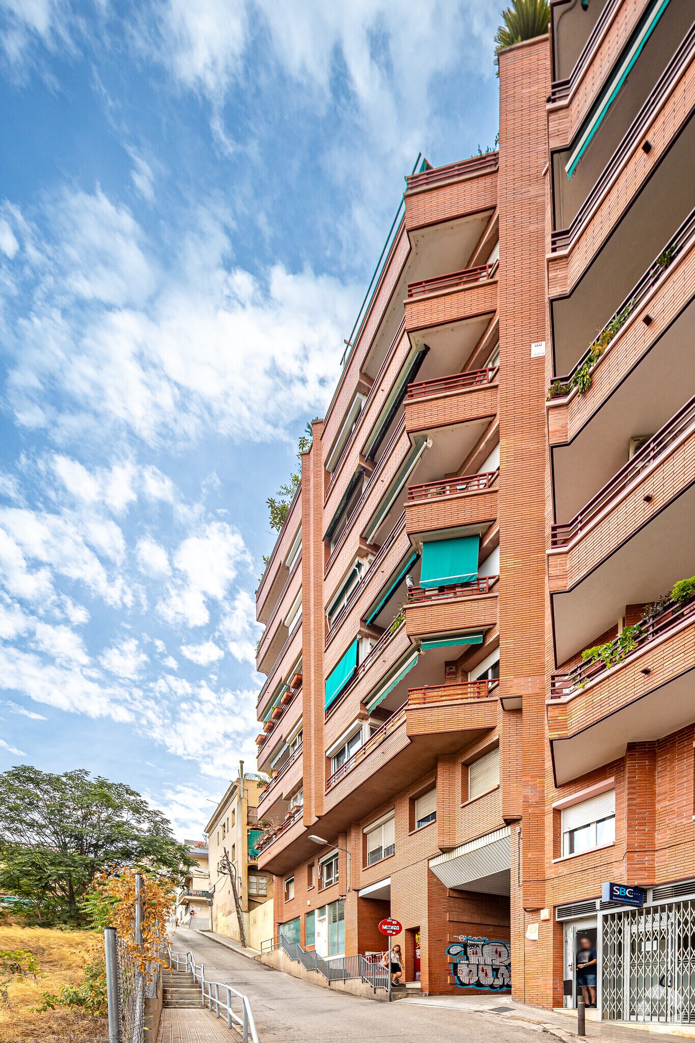 Retail in Barcelona, Barcelona to rent Primary Photo- Image 1 of 7