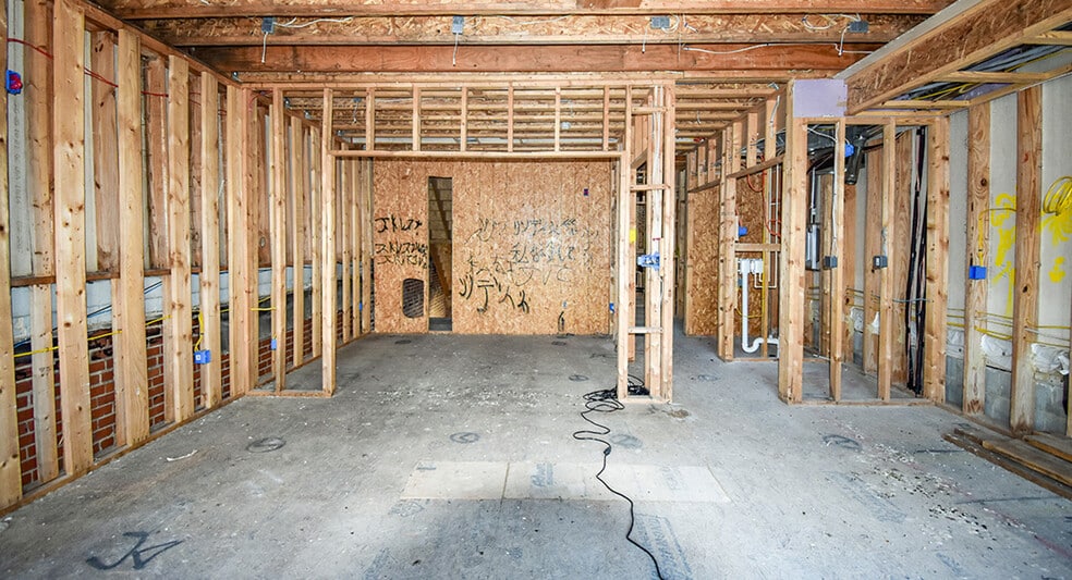 4811 Georgia Ave NW, Washington, DC for sale - Interior Photo - Image 3 of 6