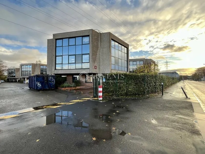 Light Industrial in Nanterre for sale Building Photo- Image 1 of 13