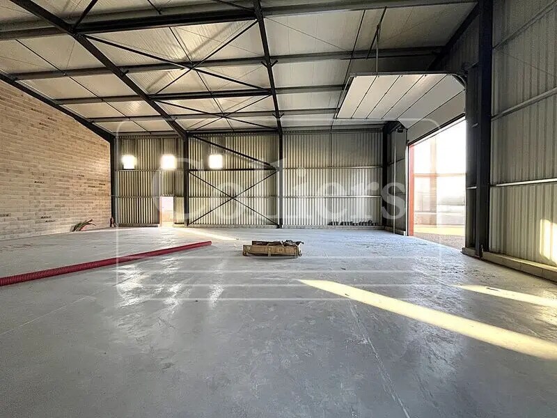 Light Industrial in Peypin for sale Interior Photo- Image 1 of 4