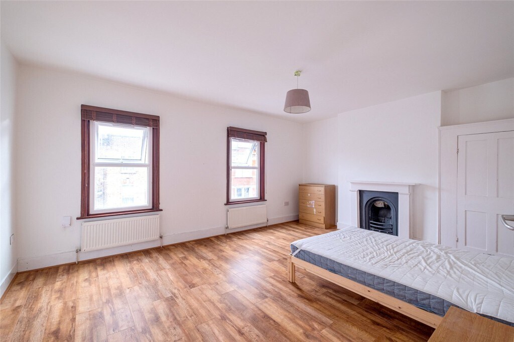 176 Blackstock Rd, London for sale Interior Photo- Image 1 of 1