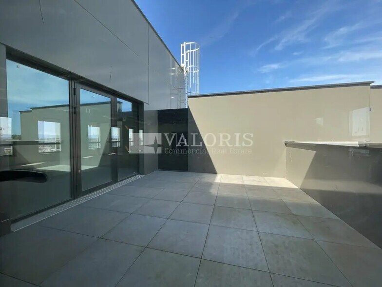 Office in Genas to rent - Building Photo - Image 3 of 9