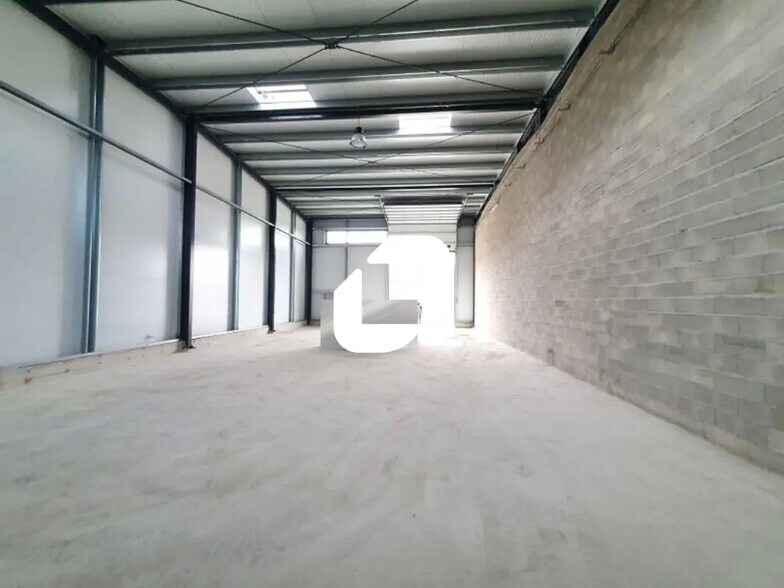 Light Industrial in Valenton to rent - Interior Photo - Image 2 of 3