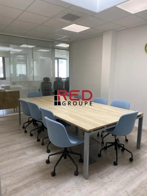 Location Bureaux 642 m² - Photo 1