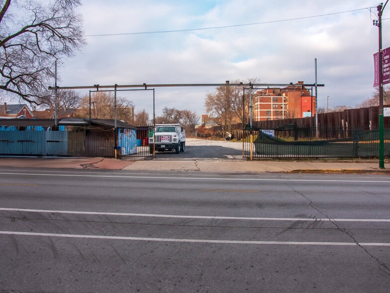 1900 California Ave, Chicago, IL for rent - Primary Photo - Image 1 of 11