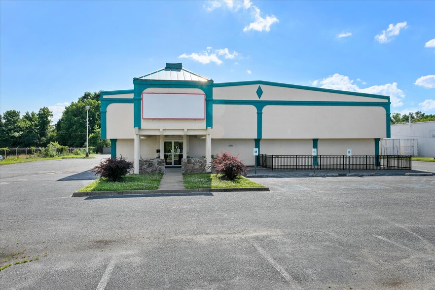 14859 Warwick Blvd, Newport News, VA for sale - Building Photo - Image 1 of 1