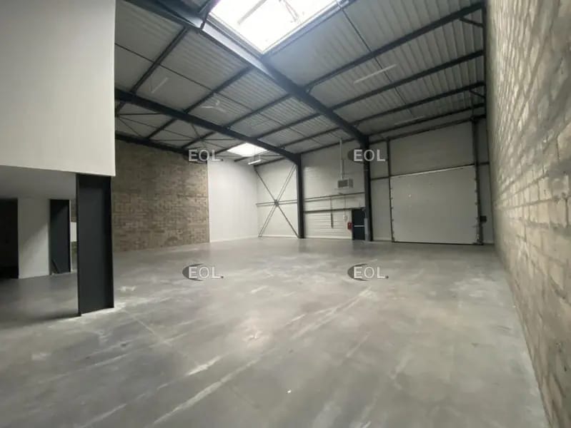 Light Industrial in Grigny to rent Interior Photo- Image 1 of 4