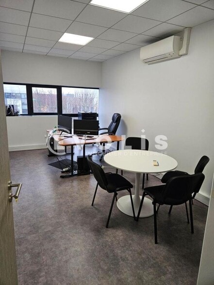 Office in Bailly-Romainvilliers to rent - Interior Photo - Image 2 of 4