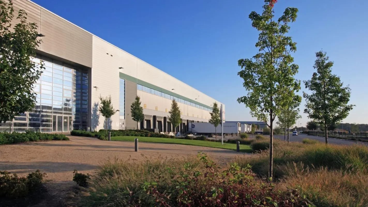 Industrial in Moissy-Cramayel to rent Building Photo- Image 1 of 12