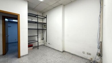 Office / Retail in Badalona, Barcelona to rent Interior Photo- Image 2 of 4