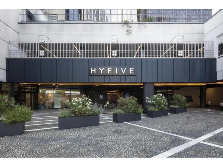 1 Avenue Du Général De Gaulle, Puteaux to rent - Building Photo - Image 3 of 21