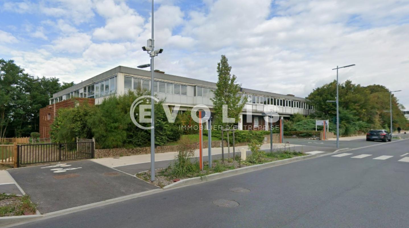 Office in Igny to rent Building Photo- Image 1 of 10