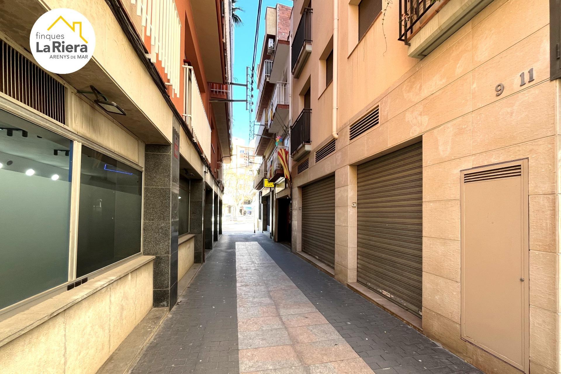 Retail in Arenys de Mar, Barcelona to rent Interior Photo- Image 1 of 2