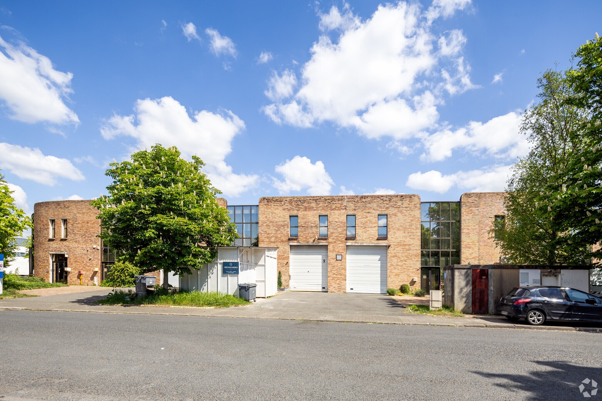 Light Industrial in Goussainville for sale Building Photo- Image 1 of 7
