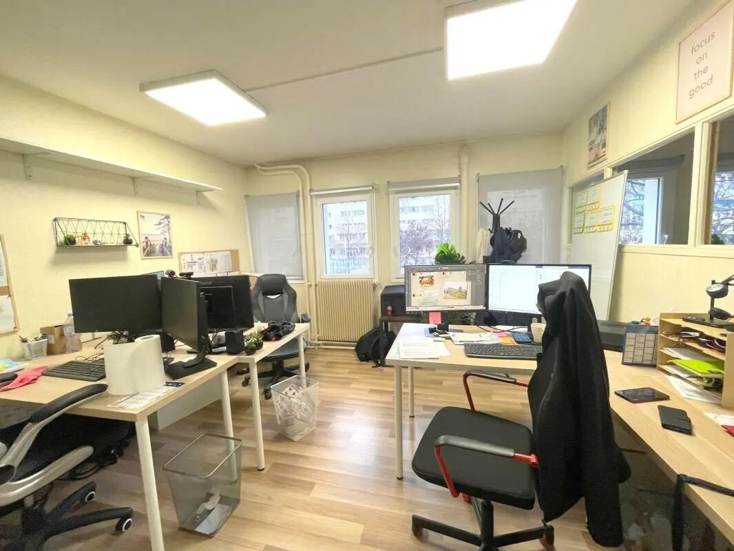 Office in Issy-les-Moulineaux to rent Building Photo- Image 1 of 12