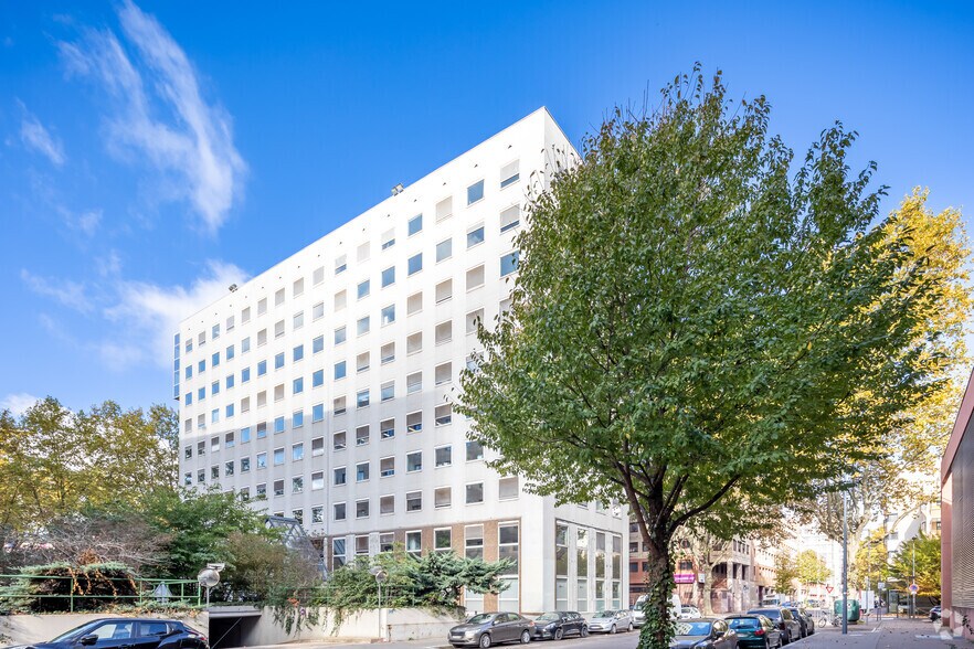 109 Boulevard De La Bataille De Stalingrad, Villeurbanne to rent - Building Photo - Image 1 of 8
