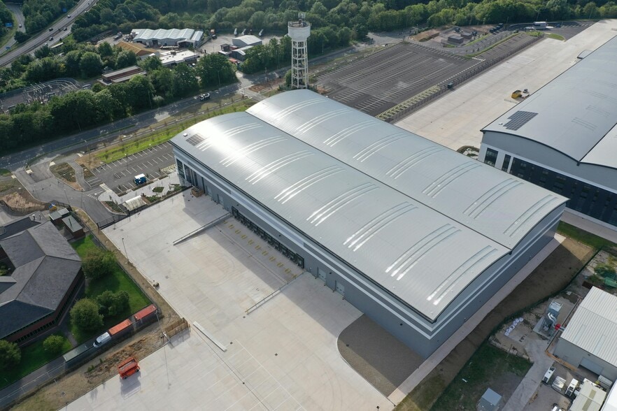 North Rd, Ellesmere Port to rent - Building Photo - Image 3 of 3