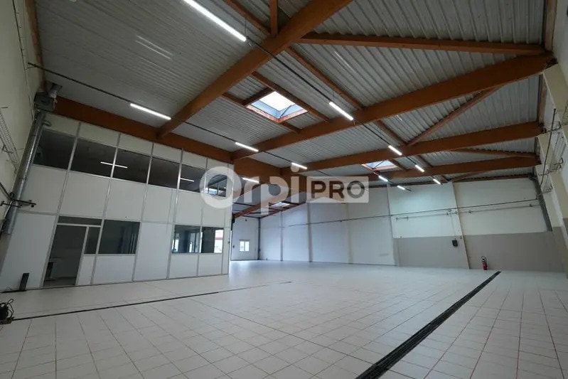 31 Rue Wilson, Décines-Charpieu to rent - Building Photo - Image 2 of 23