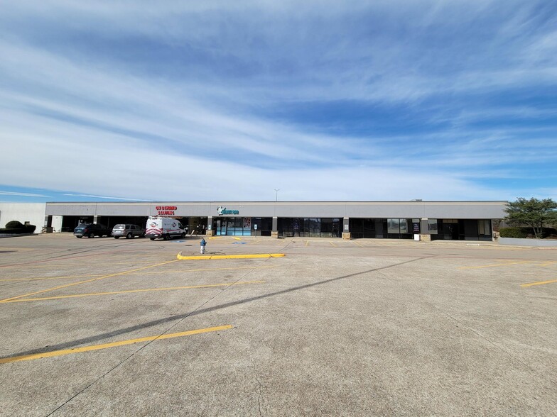 4099-4111 W Camp Wisdom Rd, Dallas, TX for rent - Building Photo - Image 3 of 3