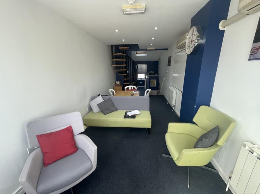 187 Lynchford Rd, Farnborough for sale Interior Photo- Image 1 of 3