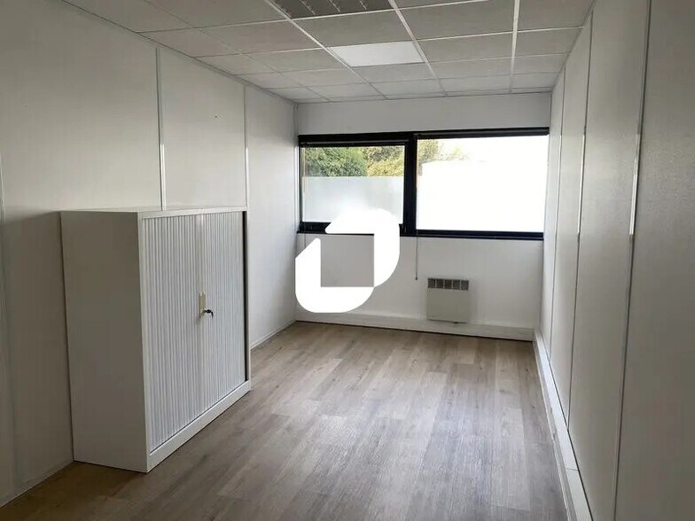 Office in Mérignac to rent - Interior Photo - Image 3 of 12