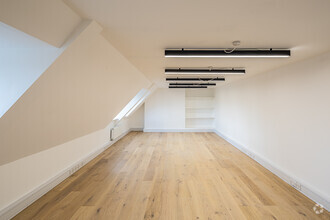 18 Victoria Park Sq, London for rent Interior Photo- Image 2 of 6