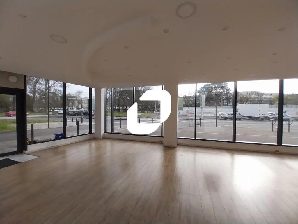 Location Commerce 60 m² - Photo 1