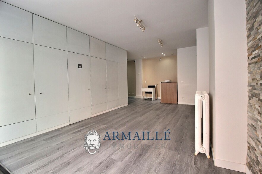 Build-to-Rent in Paris for sale - Building Photo - Image 3 of 9