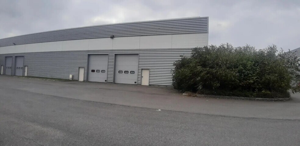 Light Industrial in Lisses to rent - Building Photo - Image 3 of 6