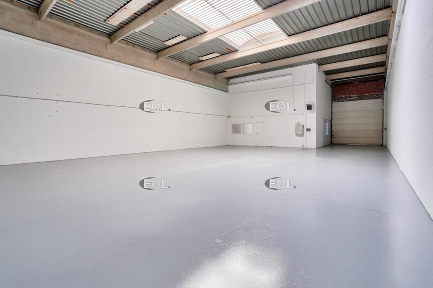 Light Industrial in SAINT-OUEN-L'AUMONE to rent - Interior Photo - Image 3 of 10