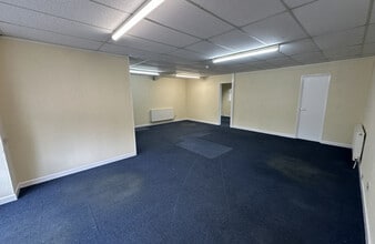 Hennock Rd E, Exeter to rent Interior Photo- Image 2 of 3