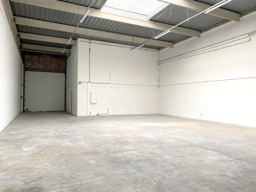 Light Industrial in SAINT-OUEN-L'AUMONE to rent Interior Photo- Image 1 of 23