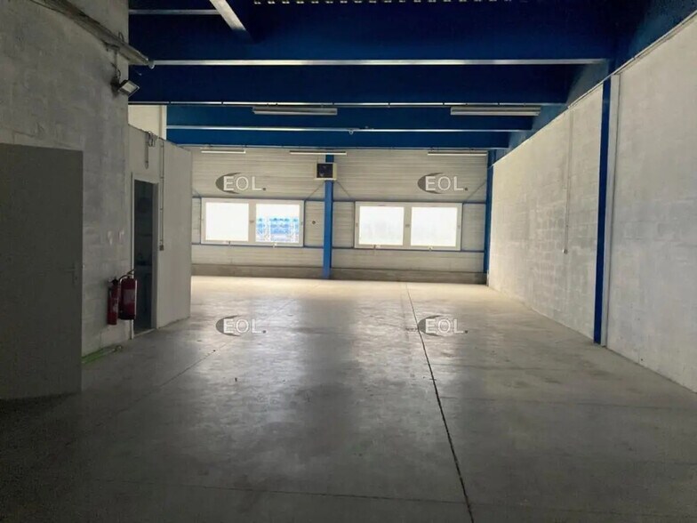 Light Industrial in Vitry-sur-Seine to rent - Interior Photo - Image 2 of 6