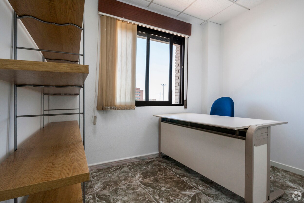 Office in Parla, Madrid to rent Interior Photo- Image 1 of 2