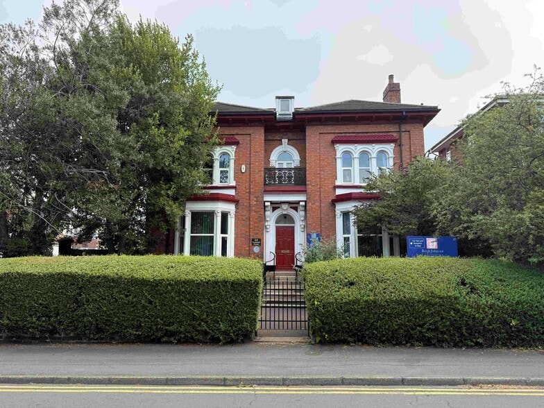64 Princes Rd, Stoke-On-Trent to rent - Building Photo - Image 2 of 10