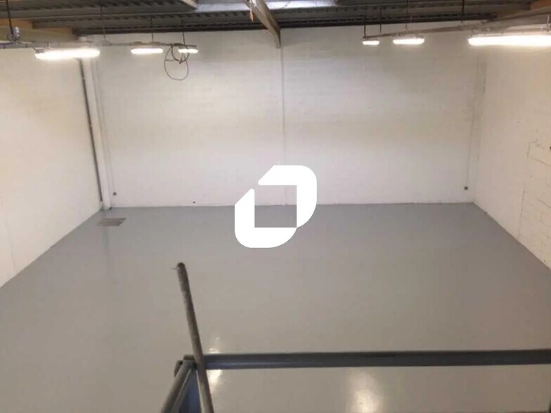 Light Industrial in Bobigny to rent - Interior Photo - Image 3 of 16