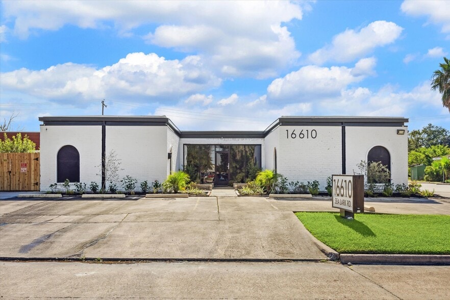 16610 Sea Lark Rd, Houston, TX for sale - Building Photo - Image 1 of 16