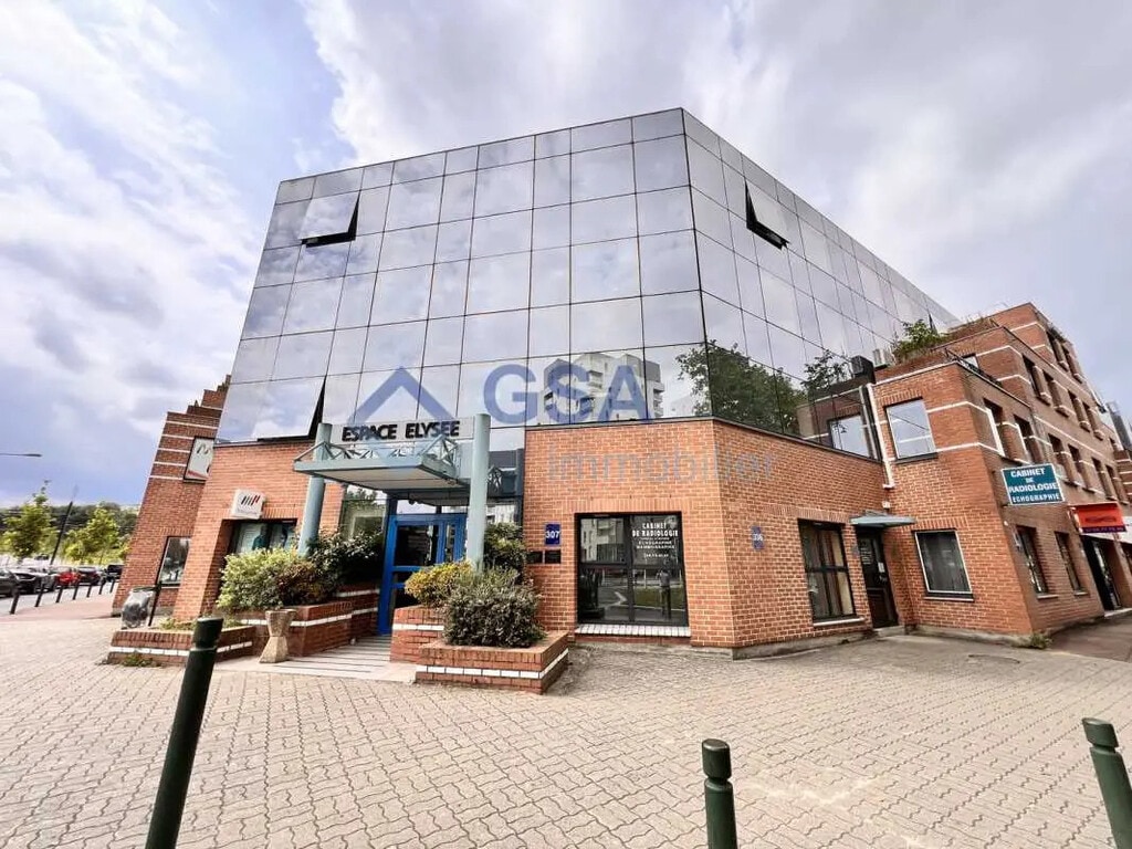 Location Bureaux 66 m² - Photo 1