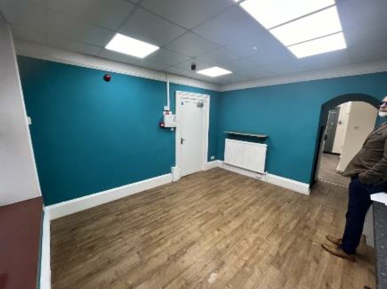 96 Main St, Bingley to rent - Building Photo - Image 2 of 3