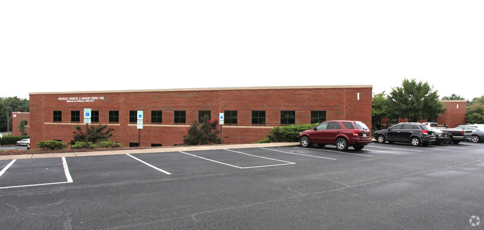 1400 Westgate Center Dr, Winston-Salem, NC for rent - Building Photo - Image 3 of 11